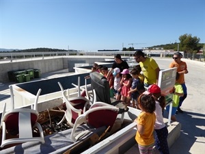 Los alumnos de 1ºB del Colegio S.Rafel visitando la zona de vertidos