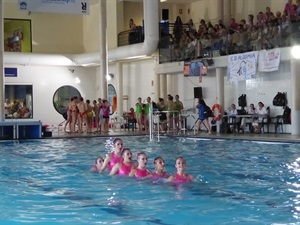 Competición de sincronizada en la Piscina de La Nucía en 2016